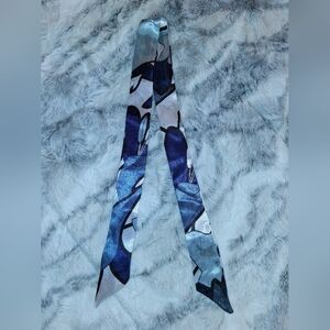 Blue and White Geometric Twilly